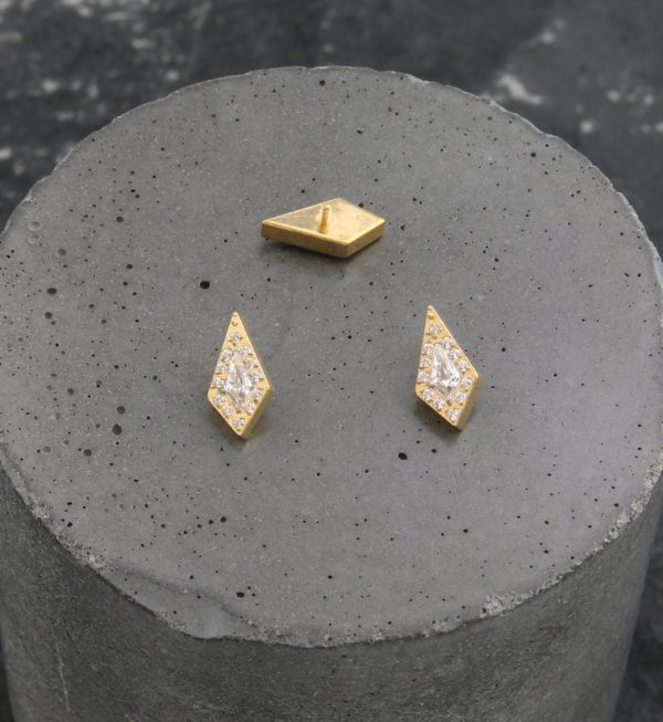 Gold PVD Spire Clear CZ Internally Threaded Titanium Top For Cheap - Image 2